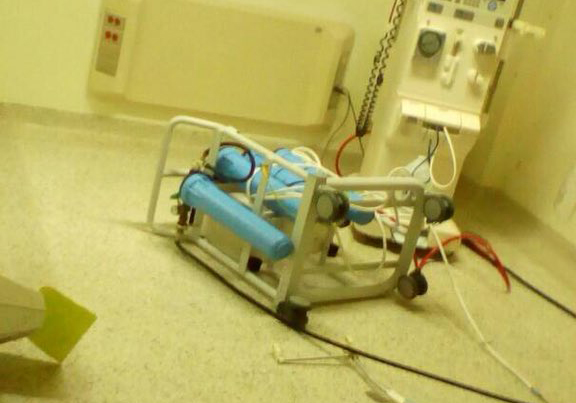 La máquina de hemodiálisis del Hospital JM de Los Ríos | Foto captura de las redes sociales (@RCamachoVzla)