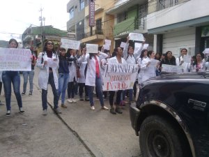Estudiantes de farmacia y bioanálisis de la ULA protestan por la falta de insumos para las prácticas #20Abr (fotos)