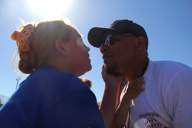 Ivan Castaneda (40), a former Mexican soldier deported two weeks ago from the United States, kisses his wife at the bank of the Rio Grande during the event called "Abrazos No Muros" (Hugs, not walls) promoted by the Border Network of Human Rights organization in the border line between El Paso, Texas, United States and Ciudad Juarez, Chihuahua state, Mexico on May 12, 2018. Castaneda was denied a political asylum he requested in 2012 to flee violence in Ciudad Juarez, while his wife, mother and five children remain in Denver, Colorado, United States. / AFP PHOTO / HERIKA MARTINEZ