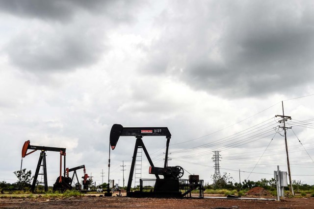 View of oil seesaws on May 2, 2018 in Maracaibo, Venezuela. Amid blackouts, skyrocketing prices, shortage of food, medicine and transportation, Venezuelans go to elections next May 20 anguished to survive one of the worst crisis in the oil country. / AFP PHOTO / Federico PARRA