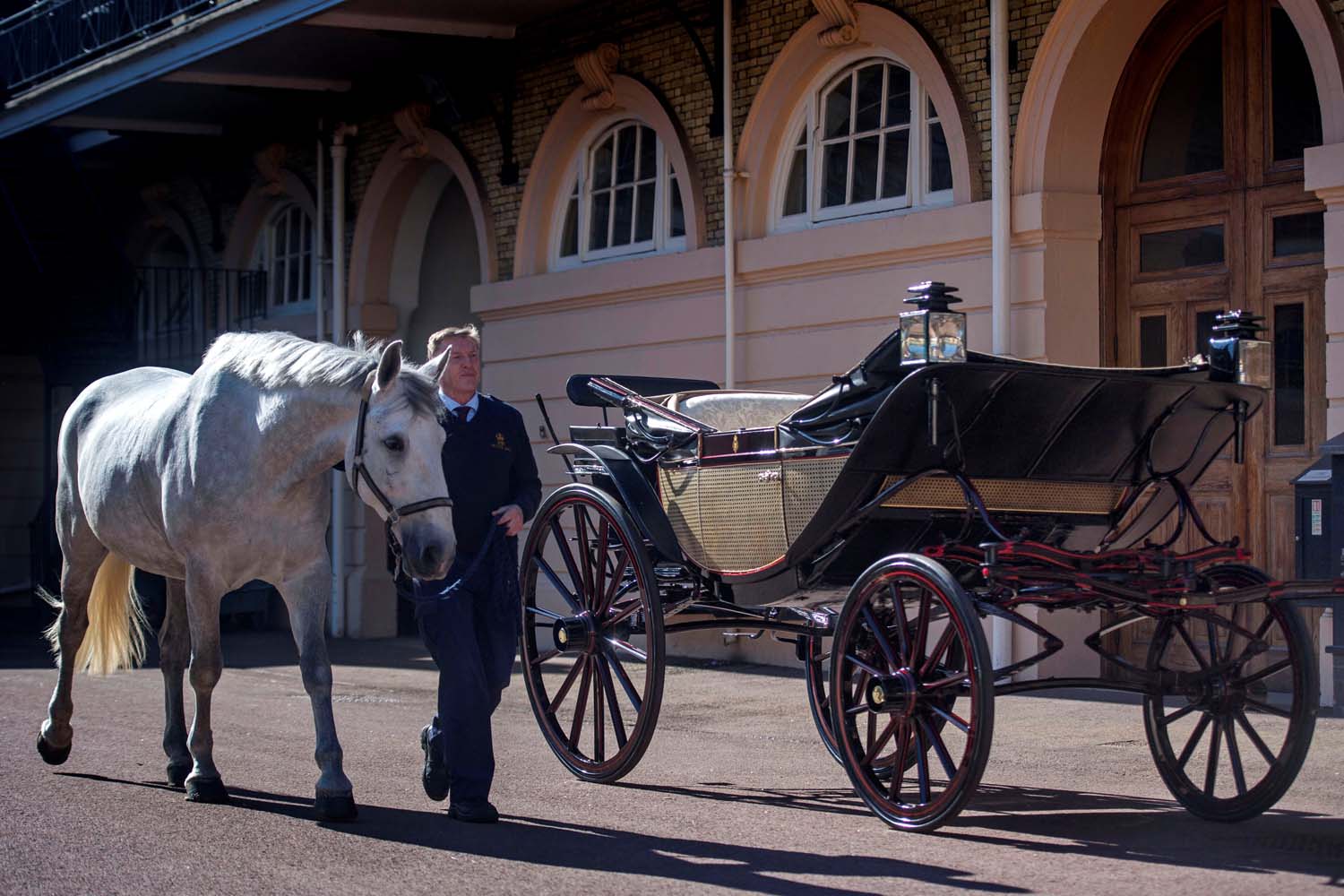 El príncipe Harry y Meghan eligieron la carroza para el día de su boda (fotos y videos)