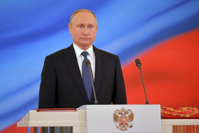 Vladimir Putin juró como presidente ruso durante una ceremonia de inauguración en el Kremlin en Moscú, Rusia, el 7 de mayo de 2018. Sputnik / Alexander Astafyev / Pool a través de EDITORES DE ATENCIÓN DE REUTERS - ESTA IMAGEN FUE PROPORCIONADA POR UN TERCERO.