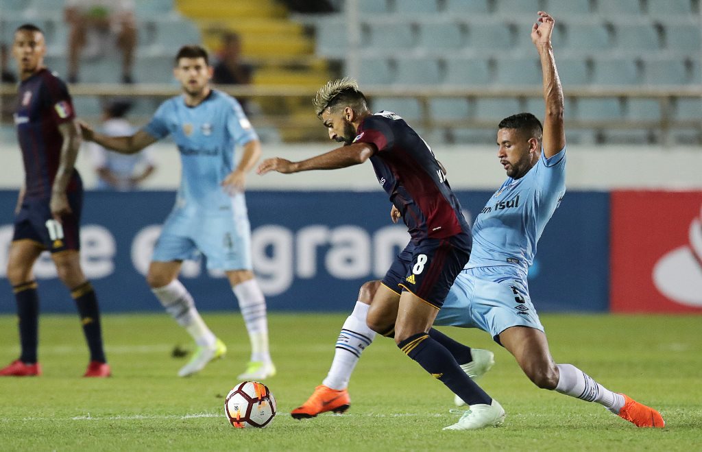 Jugadores y técnico del Gremio quedaron consternados por la crisis en Venezuela