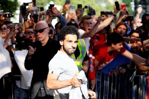 Salah asiste al entrenamiento de Egipto, pero no corre
