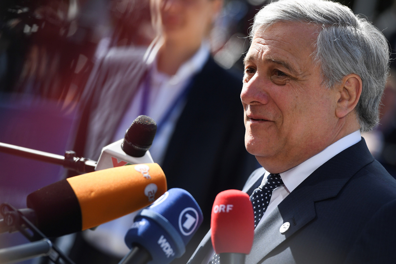 Antonio Tajani a favor de que países elijan entre acoger refugiados o aportar dinero