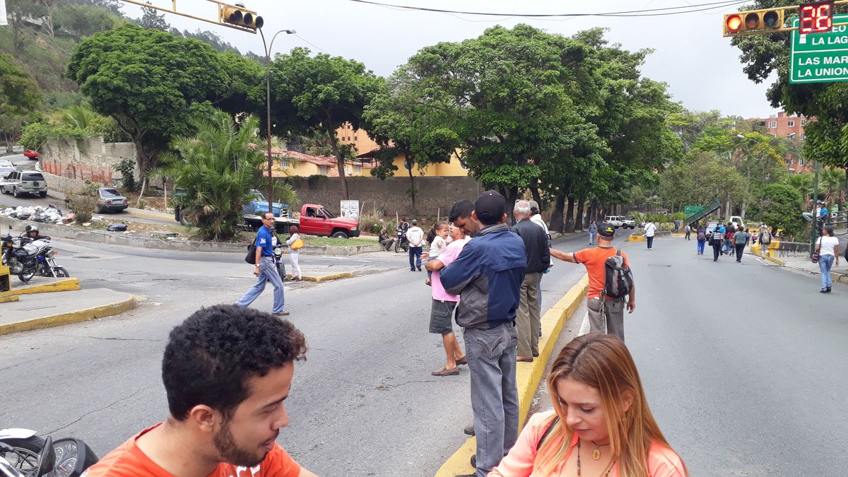 Vecinos de El Hatillo protestan por falta de agua #11May (Fotos y video)
