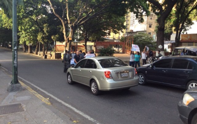 Protesta por falta de agua en San Bernardino, Caracas // FOTO @Luiskparada