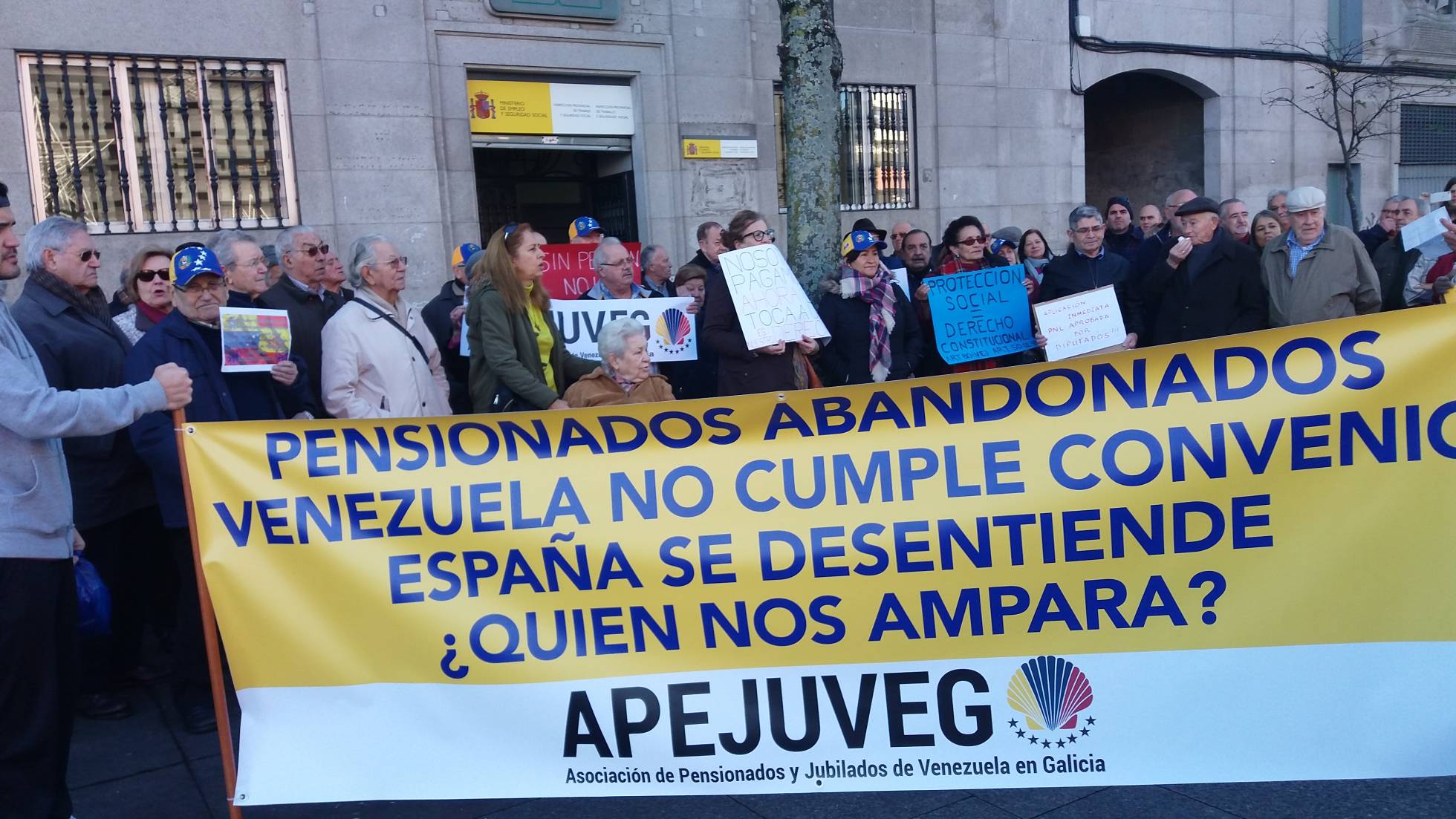 Pensionados venezolanos en el extranjero esperan que el Gobierno active el pago