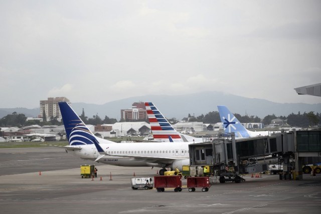 Cerraron pista del Aeropuerto Intercancional de Guatemala AFP / Johan Ordóñez 