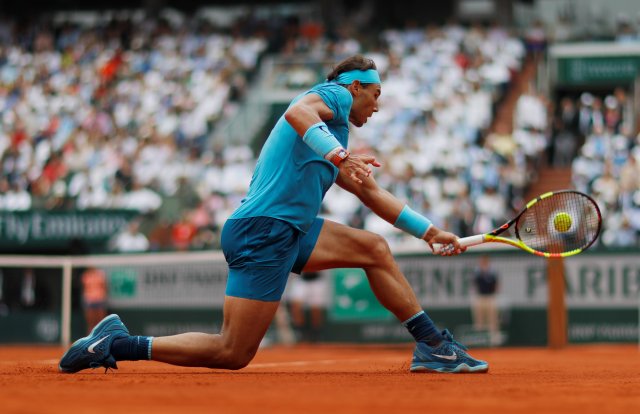 Tenis - Abierto de Francia - Roland Garros, París, Francia - 10 de junio de 2018 Rafael Nadal de España en acción durante la final contra Dominic Thiem de Austria REUTERS / Gonzalo Fuentes