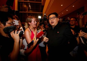 ¡Infraganti! Kim Jong Un visita Singapur, a horas de encuentro con Trump y  así se divirtió (FOTOS)