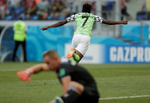 ¡Festeja Argentina! Nigeria triunfó sobre Islandia y se mete en la pelea por un boleto a octavos