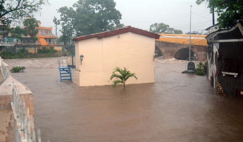 Aumenta a ocho el número de personas fallecidas en Cuba por las lluvias