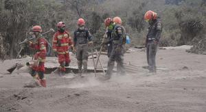 Sube a 99 la cifra de muertos por erupción del Volcán de Fuego en Guatemala