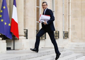 Mano derecha de Macron investigado por conflicto de intereses