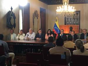Gobierno bolivariano arma show y “libera” a nuevo grupo de presos políticos #13Jun (VIDEO)