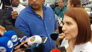 Ex primera dama pide que hospitalicen a Martinelli cuando aterrice en Panamá