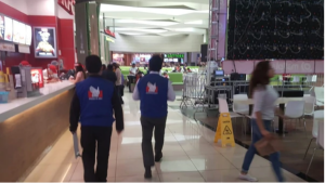 Batalla campal en un centro comercial de Perú tras la eliminación del Mundial (Video)