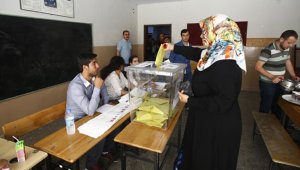 ONG y partidos se organizan en Turquía para evitar un fraude electoral