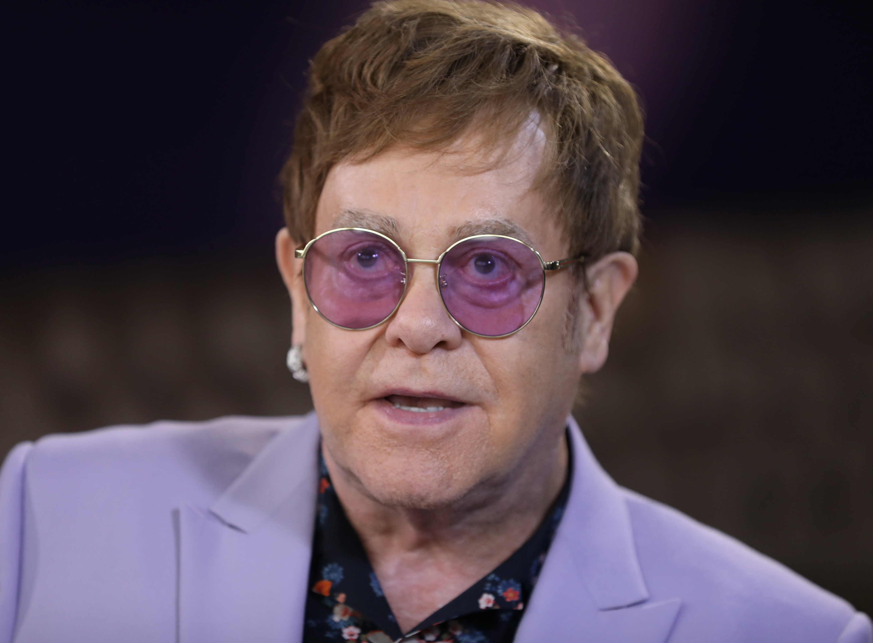 Elton John reveló cómo inició su adicción a la cocaína