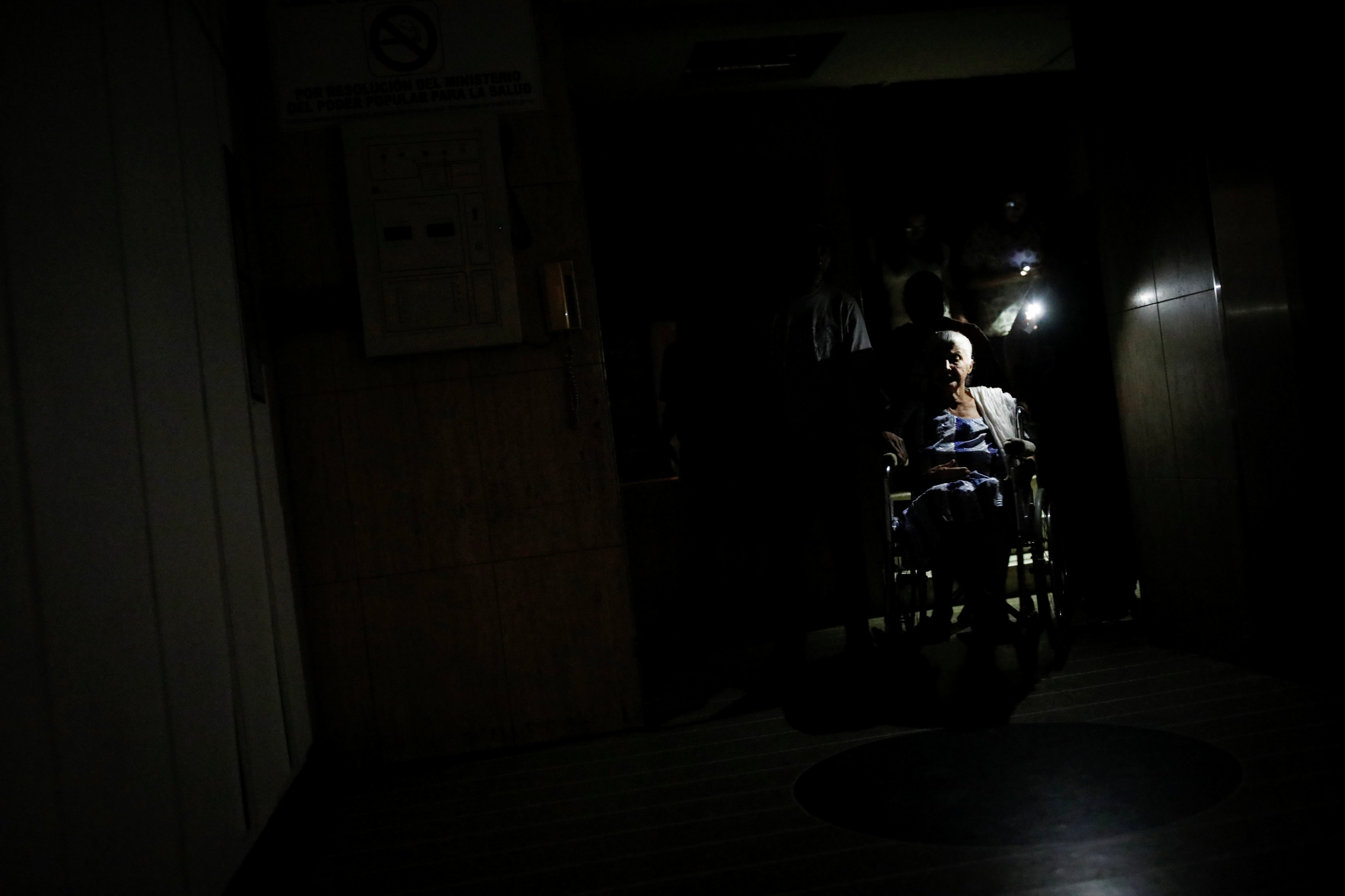 Sin luz ni agua, así se agudiza el drama de millones de venezolanos