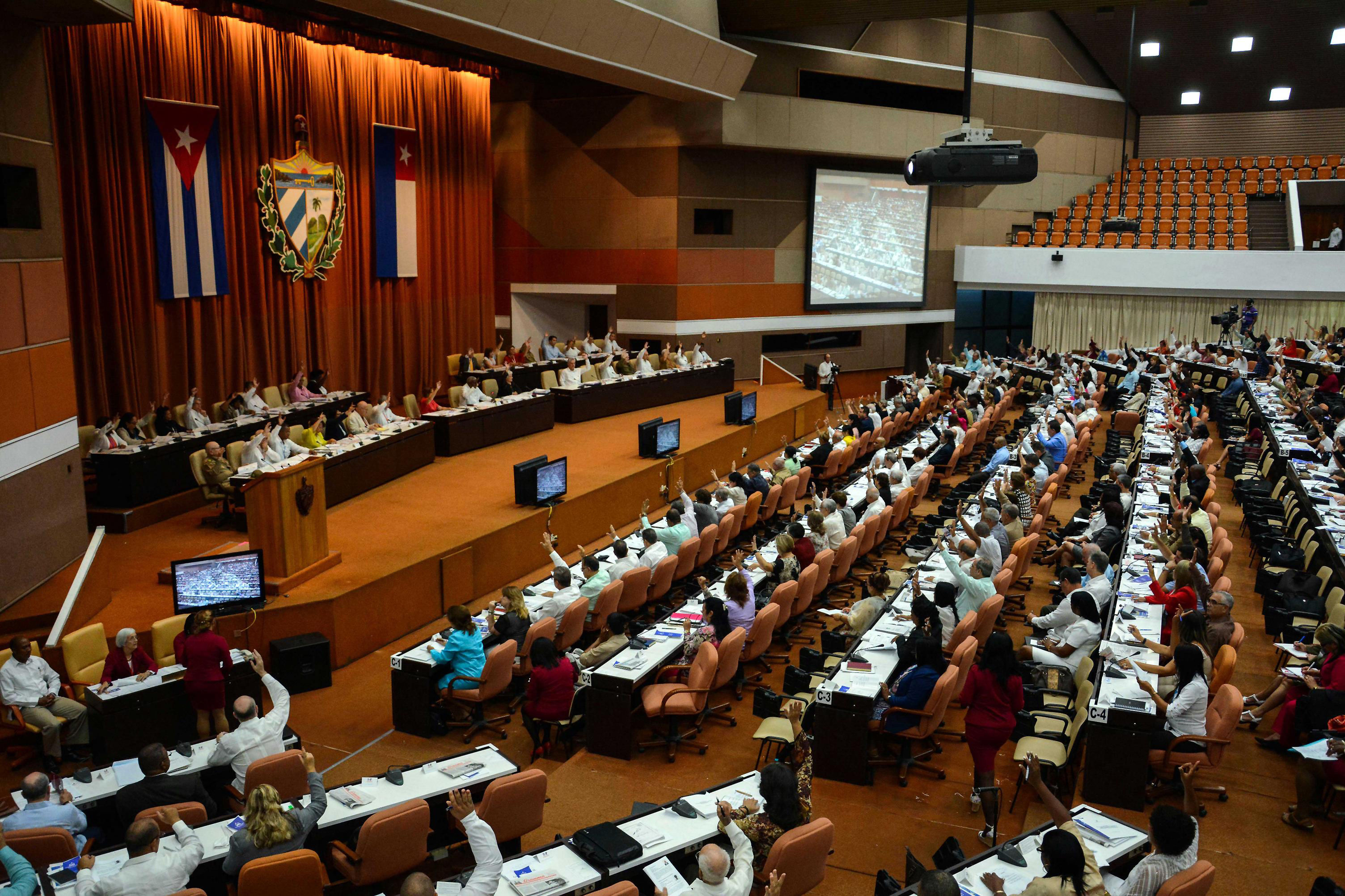 Cuba descentralizará funciones del Gobierno con nueva Constitución