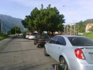 Largas colas para surtir gasolina en Mérida #17Jul (fotos y video)