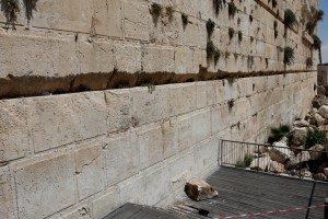 Del Muro de las Lamentaciones cae piedra de 100 kg sin herir a nadie