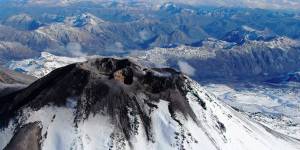 Expertos chilenos mantienen alerta ante posible erupción en el complejo volcánico Nevados de Chillán