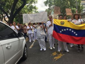 Enfermeras del JM de Los Ríos se mantienen en protesta por insumos y mejores salarios #23Jul
