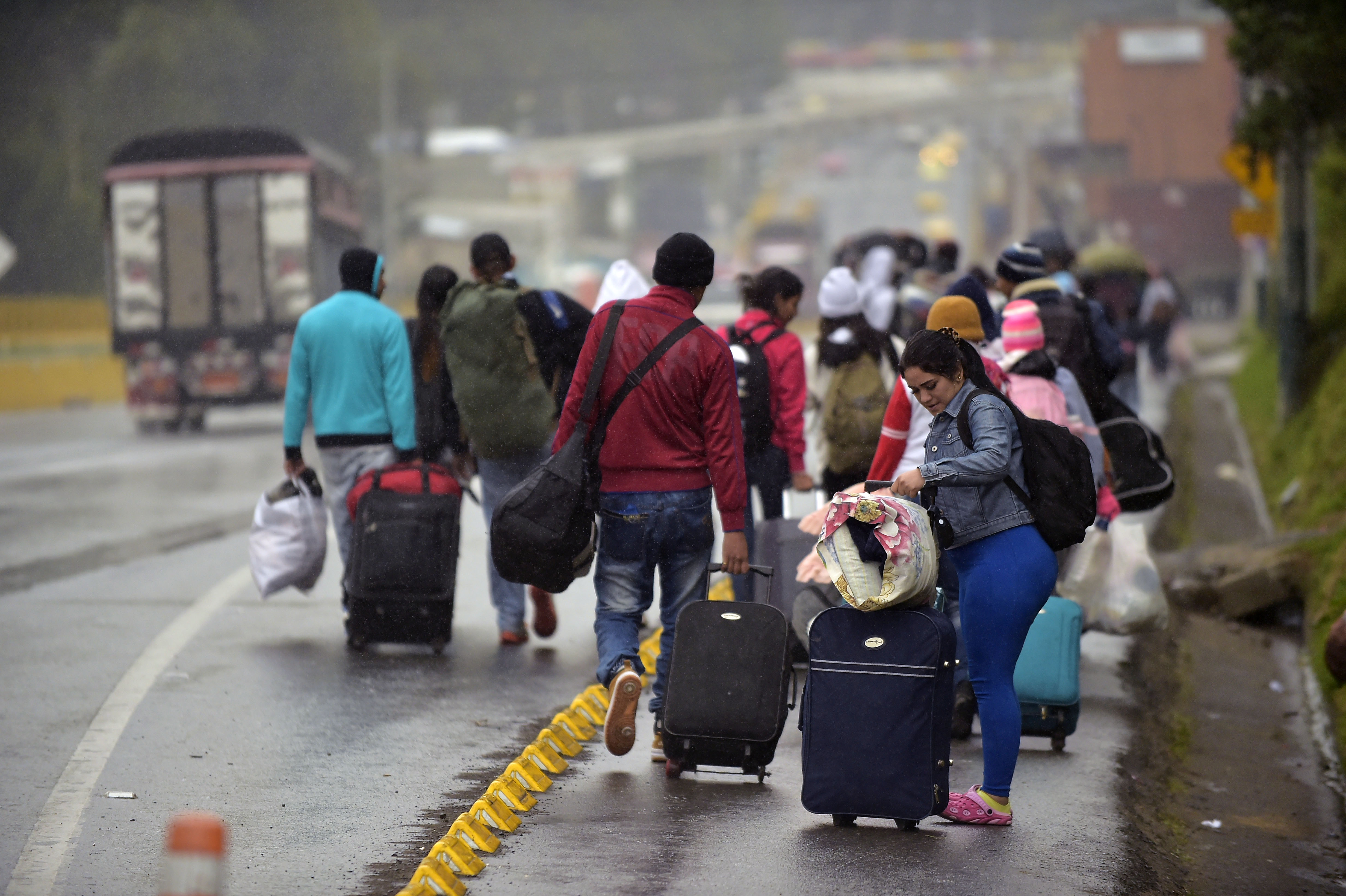 Acnur y OIM solicitan mayor apoyo ante masiva emigración de venezolanos