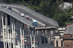 Tres chilenos en la lista de muertos por derrumbe de puente en Italia