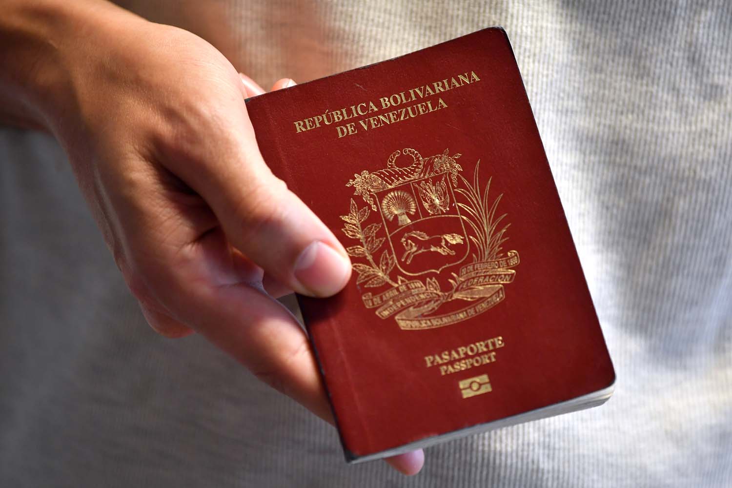 Defensoría en Ecuador pide anular la exigencia de pasaporte a venezolanos