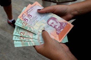 Venezuela devalúa su moneda