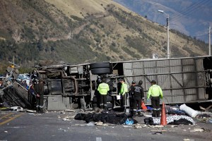 Colombia trabaja para identificar a 19 fallecidos en accidente de Ecuador
