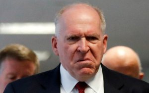 Exjefe de la CIA John Brennan dice que no mantendrá silencio por miedo tras críticas de Trump