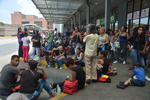 El terminal de Catia la Mar colapsó por falta de autobuses #1Ago