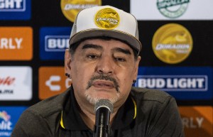 Nuevos vecinos de Maradona en México protestan porque no lo quieren en la zona residencial