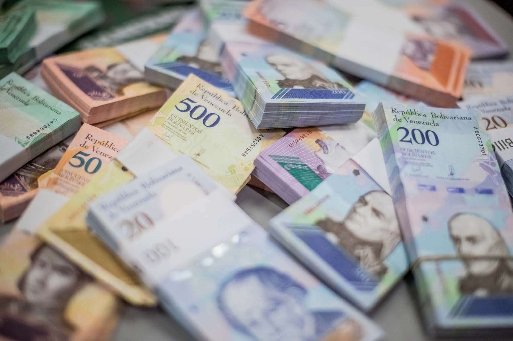 El bolívar se devalúo un 100% en el 2018