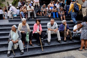 El amor y el interés: Nicolás ordena pensionar a más de 135 mil abuelos casi finalizando 2019