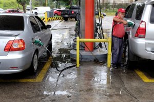 El problema de gasolina seguirá en Venezuela hasta que no mejore la economía, según experto