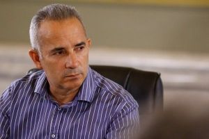Continúa el hostigamiento chavista: Bernal pide marcar las casas de quienes “burlen” controles epidemiológicos
