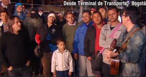 Así le canta un grupo colombiano a Maduro (Video)