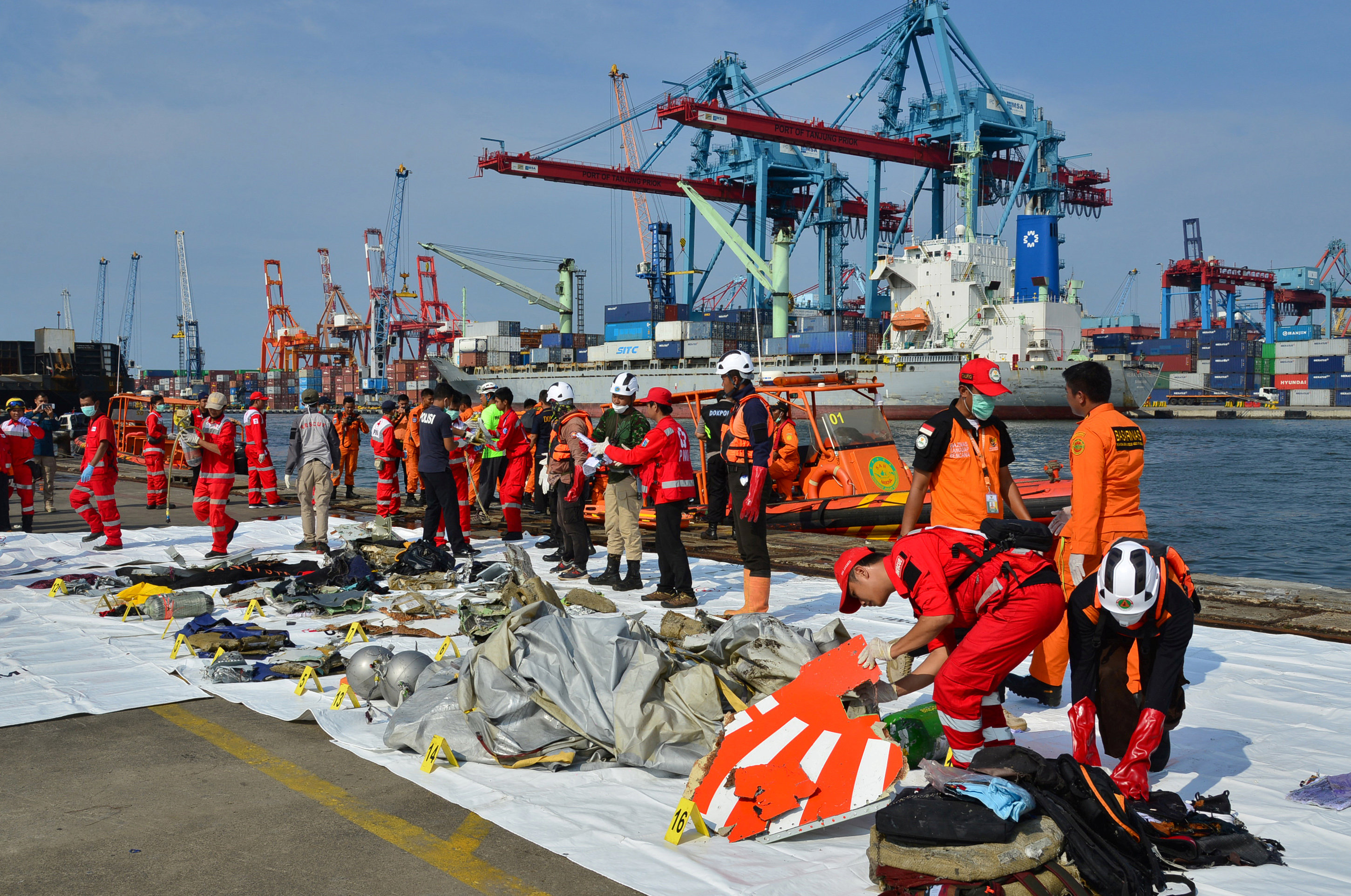 Indonesia no espera supervivientes del accidente del avión de Lion Air (Fotos)