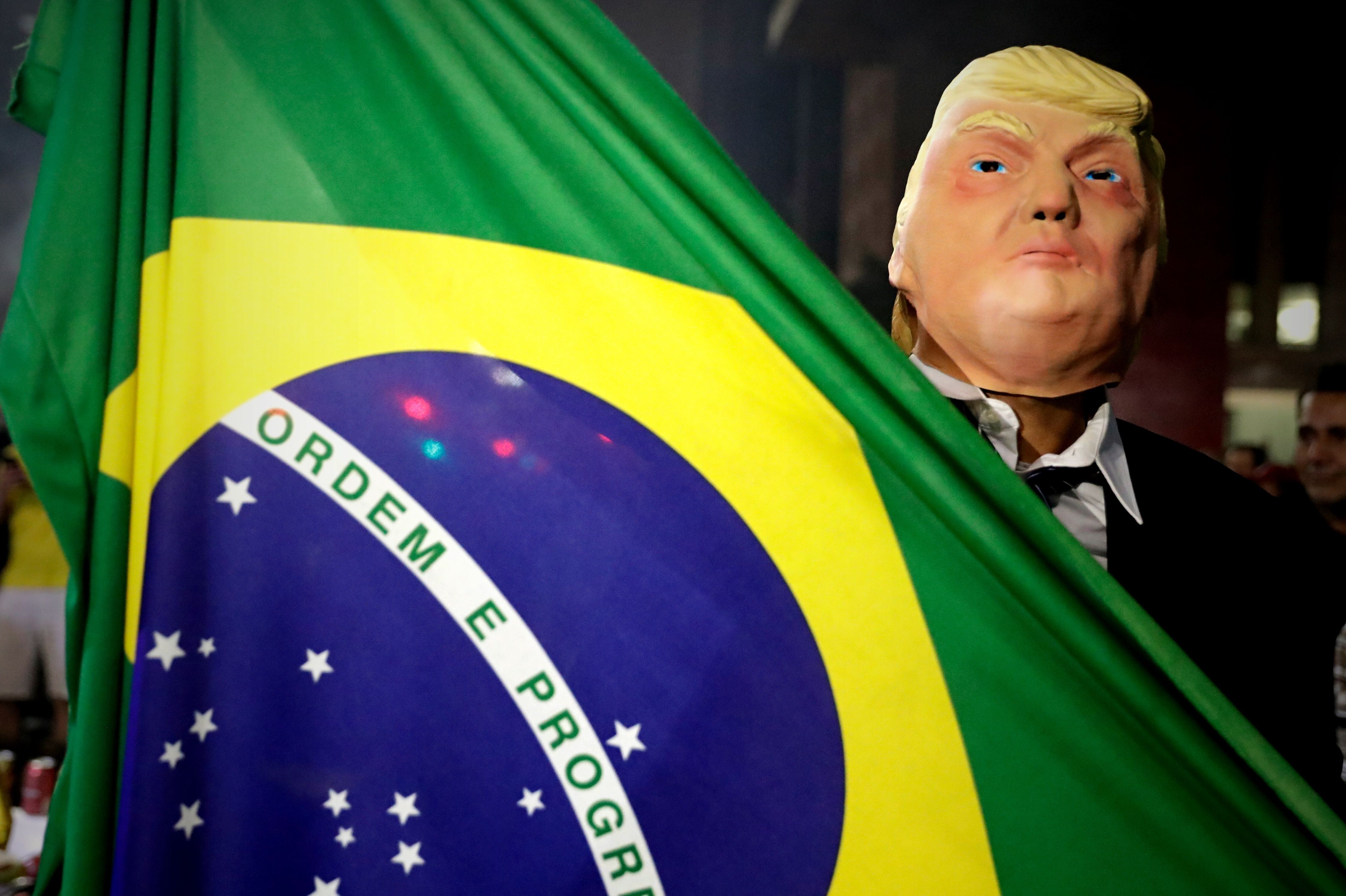 Bolsonaro dijo que recibió felicitación de Trump y que se acercará a otros países