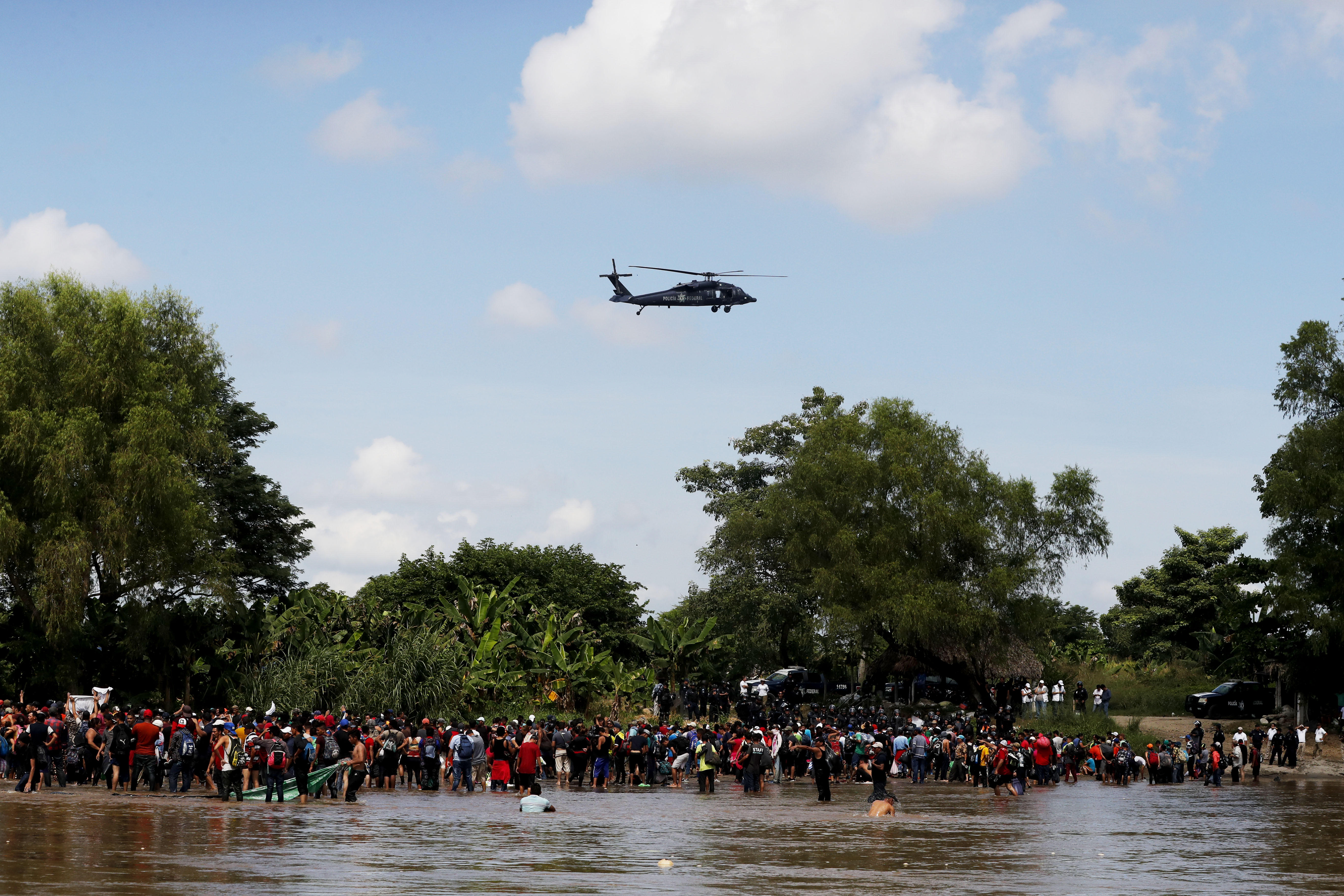 Caravana de migrantes reanuda marcha en México