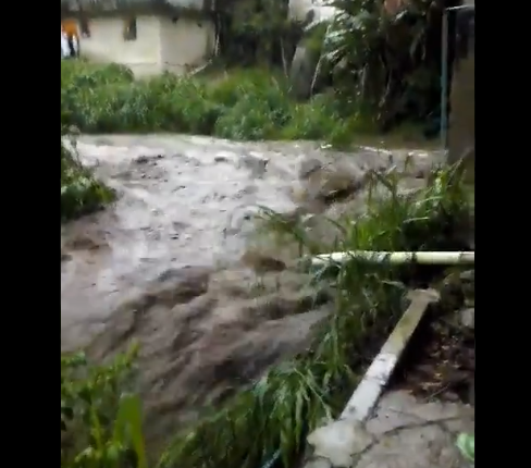 Así se encuentra la quebrada Catuche debido a las fuertes precipitaciones de este #22Oct (Video)