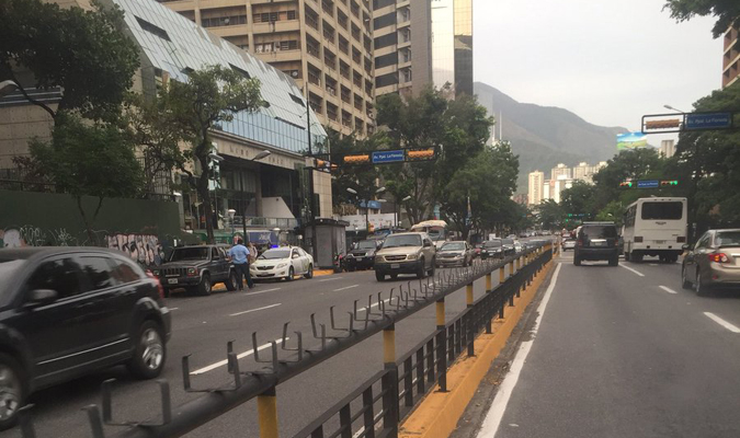 Reportan que varias zonas de Chacao se encuentran sin luz #3Oct