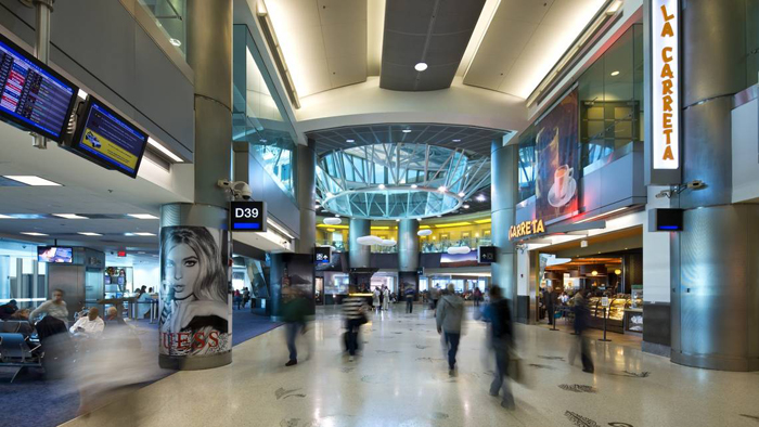 La policía investiga amenaza de bomba en aeropuerto de Miami