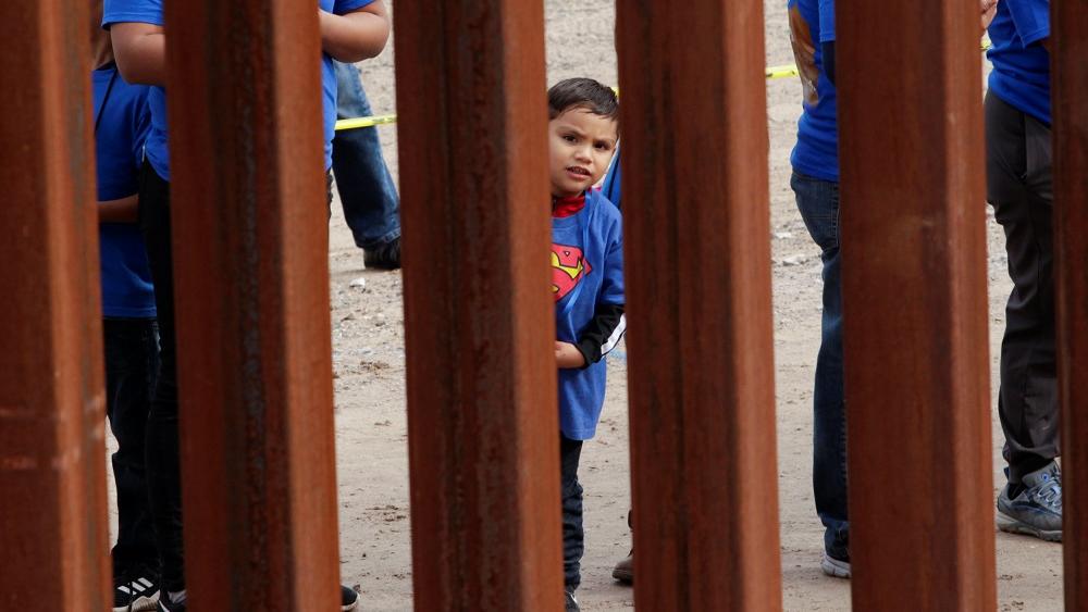 Número récord: Asciende la cifra de familias que cruzan la frontera de EEUU